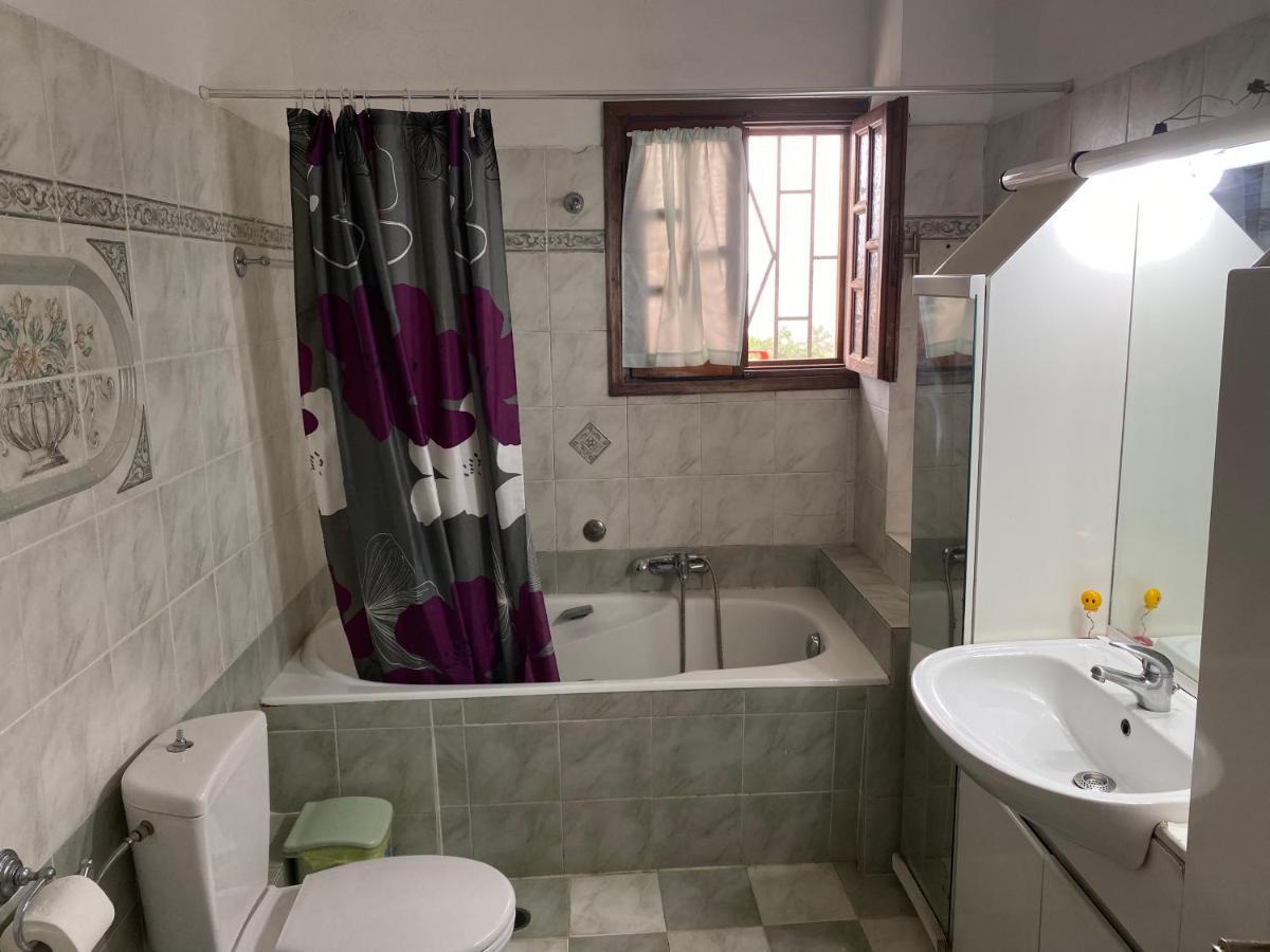 Upper Neighbourhood Apartment *